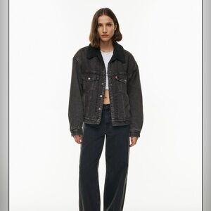 Aritzia Levis 90’s Denim Sherpa Jackect Black